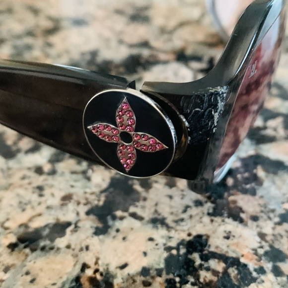 Vintage Louis Vuitton sunglasses - Authentic . - Picture 7 of 11